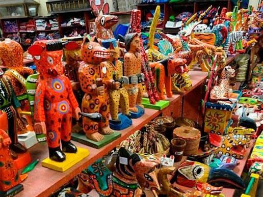 Artesanías en un mercado de Totonicapán